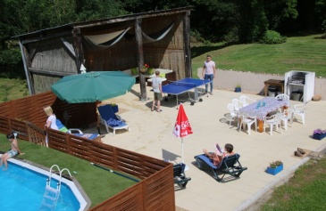 Pool, sun terrace & outdoor dining
