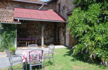 Pool, sun terrace & outdoor dining